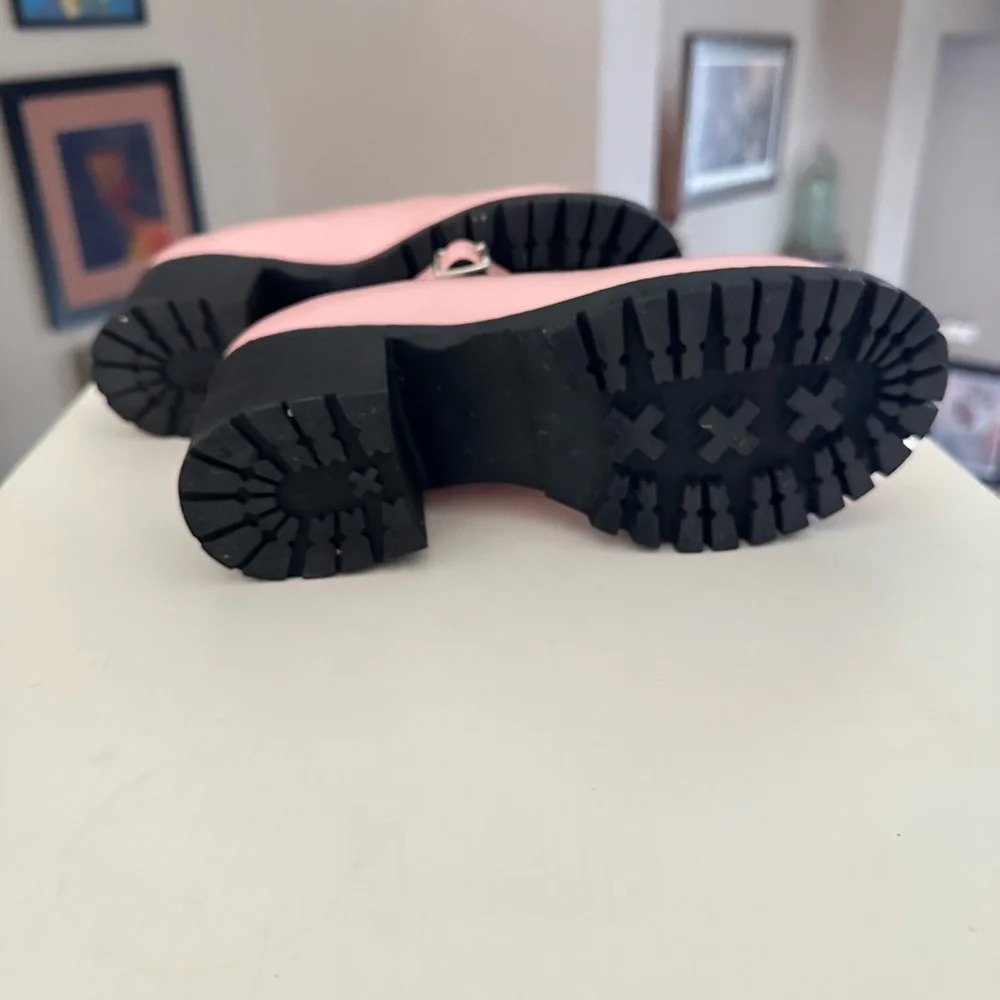 Soda Brand - Pink Mary Jane Shoes with Buckle - like new ! - Picture 2 of 4